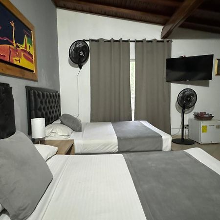 Gemas San Joaquin 1 Hotel เมเดยิน ภายนอก รูปภาพ