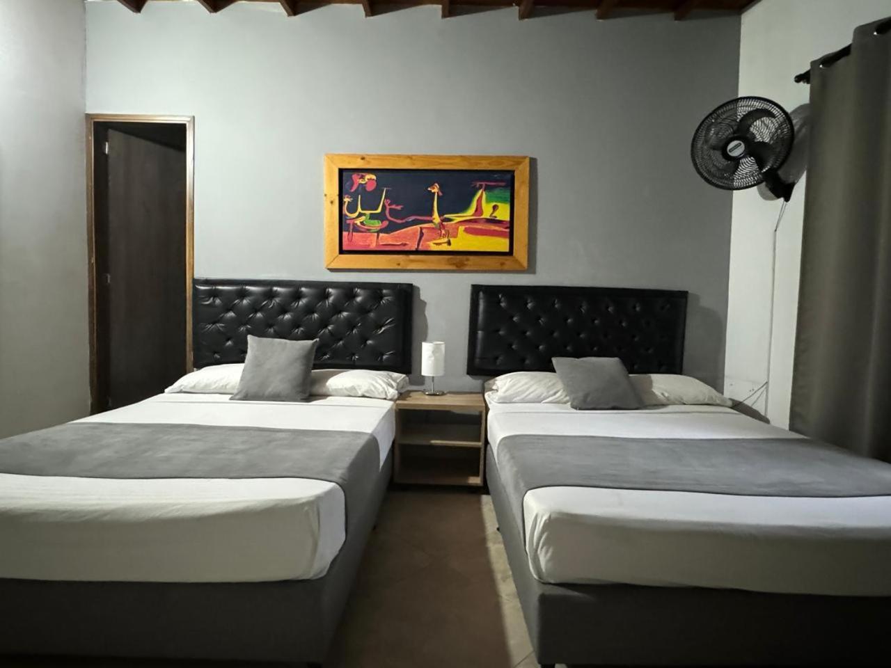 Gemas San Joaquin 1 Hotel เมเดยิน ภายนอก รูปภาพ