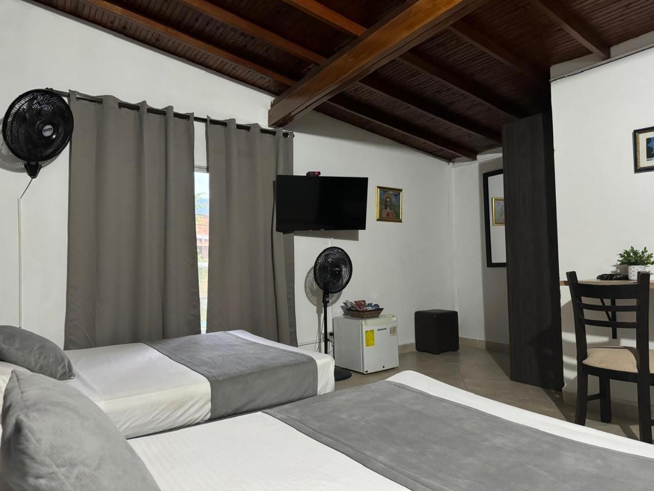 Gemas San Joaquin 1 Hotel เมเดยิน ภายนอก รูปภาพ