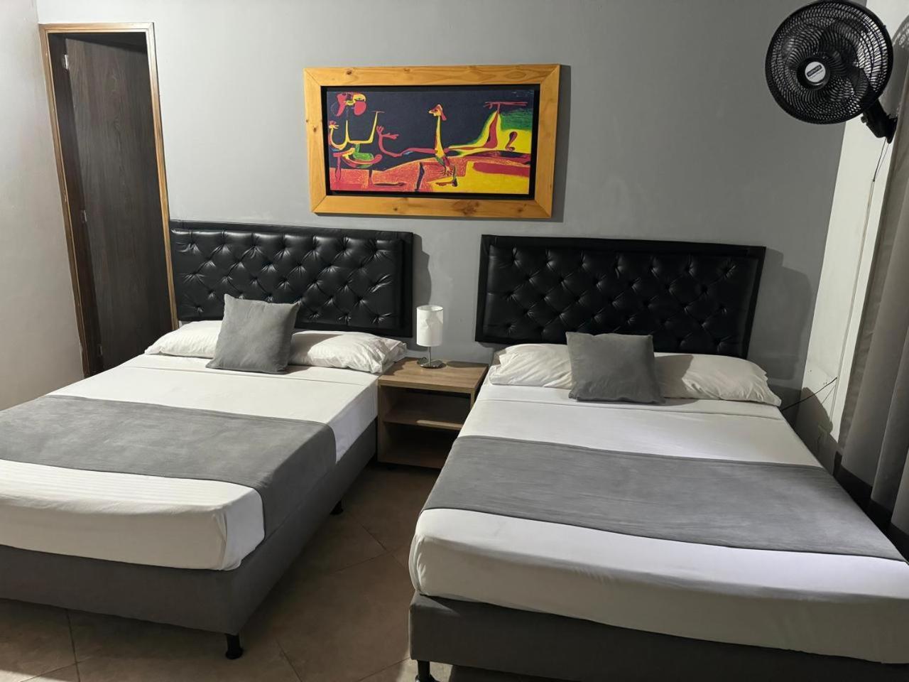 Gemas San Joaquin 1 Hotel เมเดยิน ภายนอก รูปภาพ