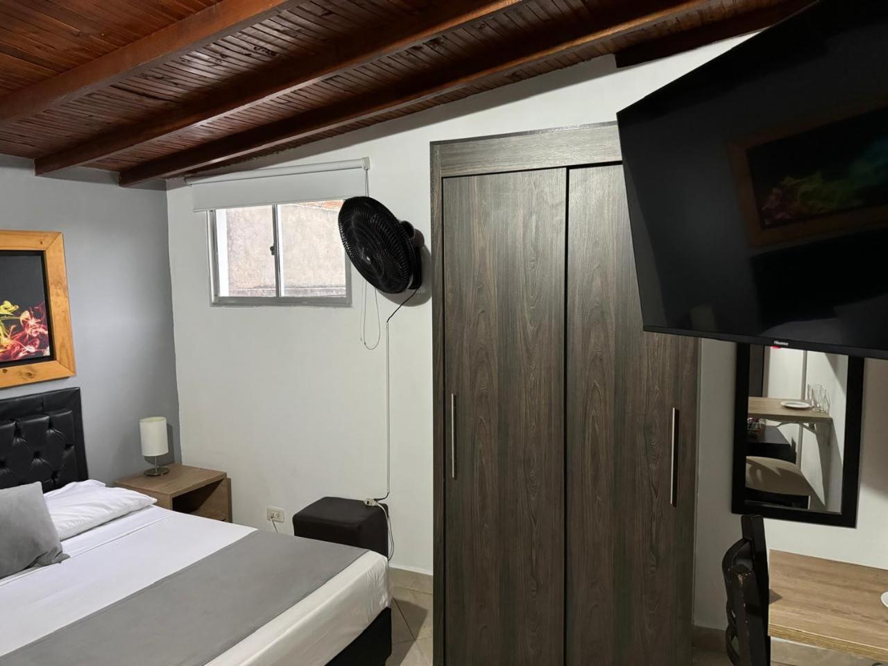 Gemas San Joaquin 1 Hotel เมเดยิน ภายนอก รูปภาพ