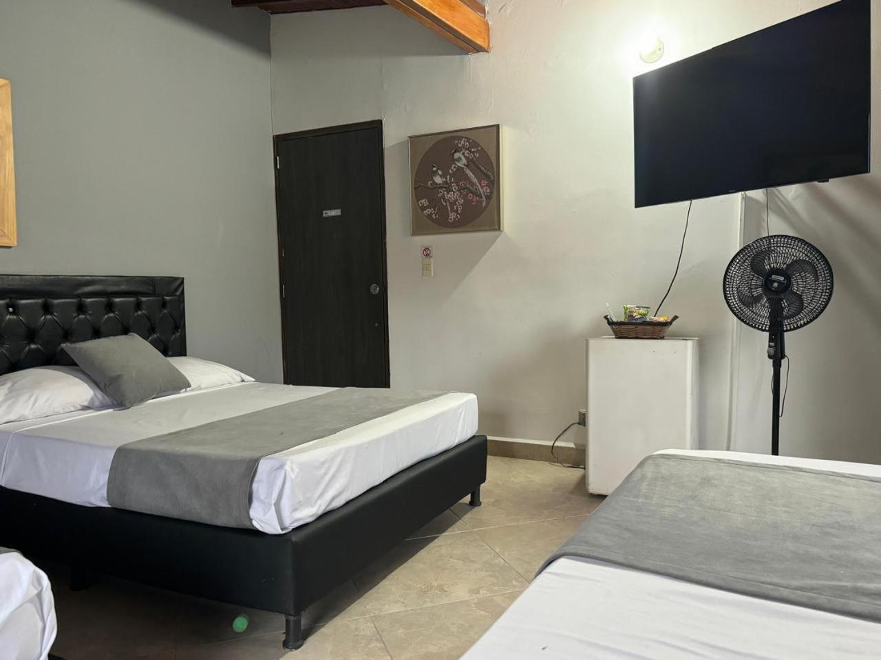 Gemas San Joaquin 1 Hotel เมเดยิน ภายนอก รูปภาพ